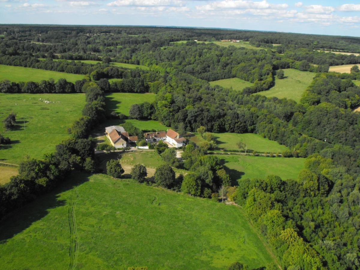 Bed and Breakfast Domaine De Varenne Saint-Amand-en-Puisaye Exteriér fotografie